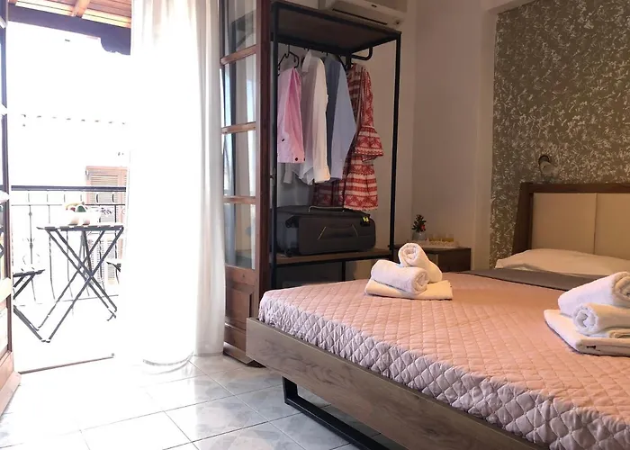 Armonia Skiathos Town